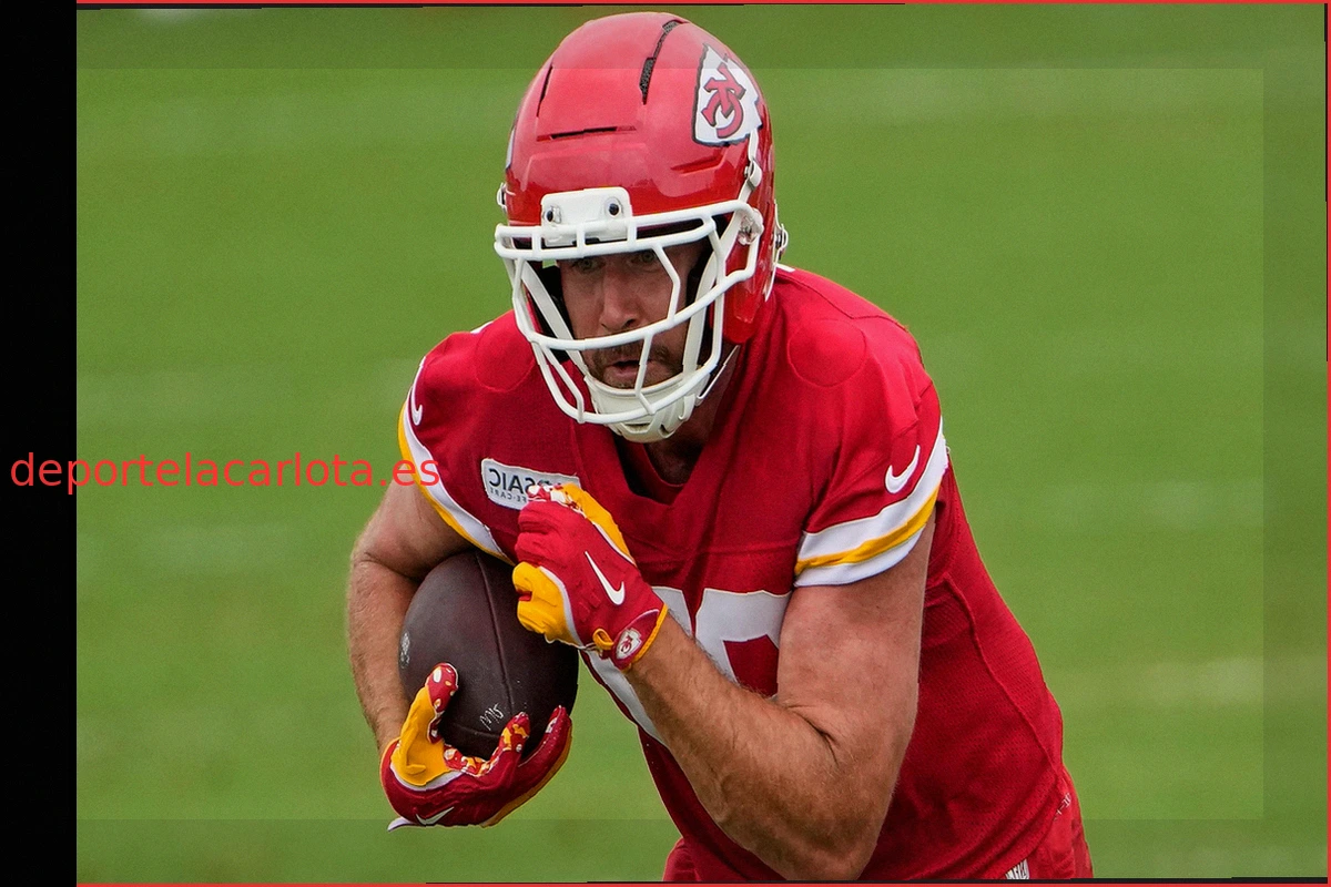 Travis Kelce: Andy Reid desmiente la controversia del 'cuerpo de papá' en el campo de los Chiefs