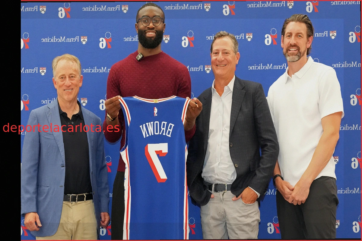 Jaylen Brown lanza el primer lanzamiento en el partido de los Phillies tras el traspaso a los 76ers