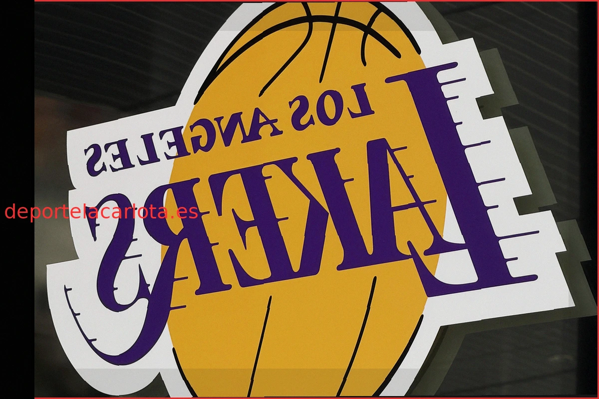 Los Lakers de Los Ángeles presentan su nueva indumentaria 'Specter' para la temporada 2026-27